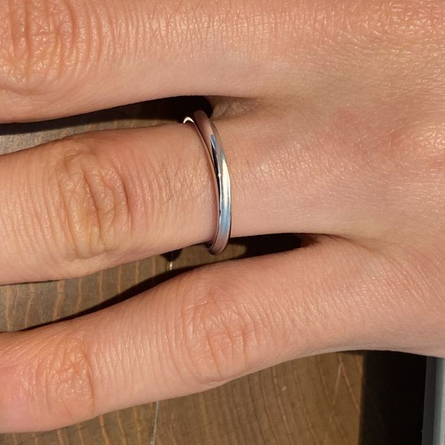 【銀座ダイヤモンドシライシの口コミ】 通常のキラキラしたプラチナだけでなく、マットがかったデザインが特徴的…