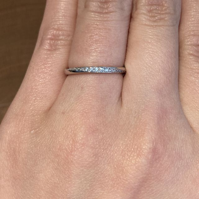 【銀座ダイヤモンドシライシの口コミ】 長く付けるものなので、ふと見ると気分があがるようにダイヤか多く付いて…