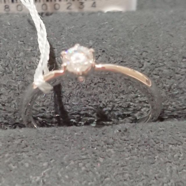 【TRECENTI(トレセンテ)の口コミ】 指輪のシンプルなデザインとダイヤモンドとの組み合わせがとても素敵だっ…