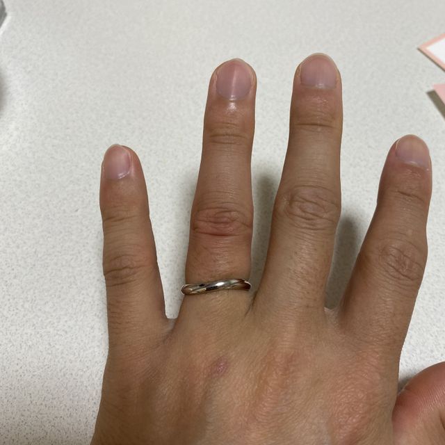 【アイプリモ(I-PRIMO)の口コミ】 デザインがシンプルなストレートではなく、少しV字が入っているのが希望だ…