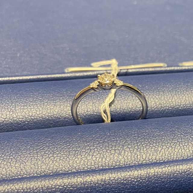 【銀座ダイヤモンドシライシの口コミ】 価格とデザインに惹かれて決めました。パートナーに似合う物を親身になっ…