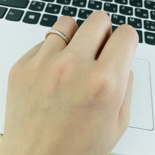 【銀座ダイヤモンドシライシの口コミ】 細身のリングが好きなので決めました。また、ダイヤの入っている層が広め…