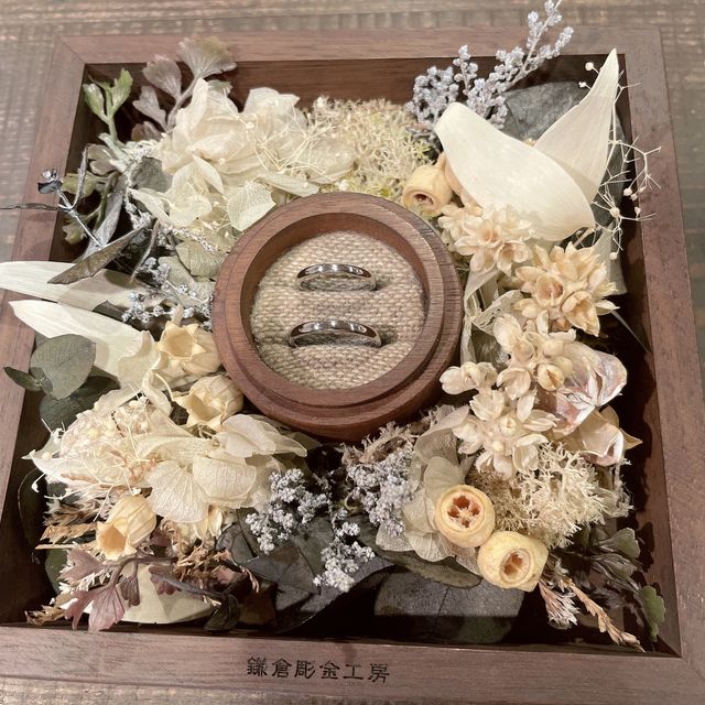 【鎌倉彫金工房の口コミ】 自分達でデザインできるところです。私たちはラインを二つ入れてクリア仕…