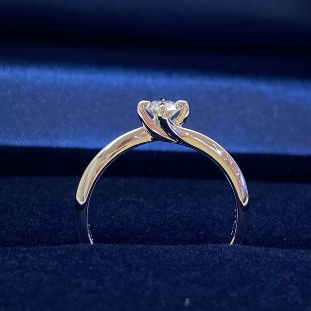 【HOSHI no SUNA 星の砂(ほしのすな)の口コミ】 とにかくシンプルで飽きのこないデザインの指輪を探していました。
そんな…