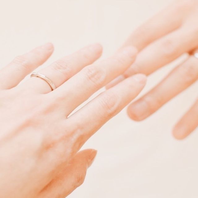 【エクセルコダイヤモンド(EXELCO DIAMOND)の口コミ】 シンプルなデザインがよかったため、ダイヤが正面についているのではなく…