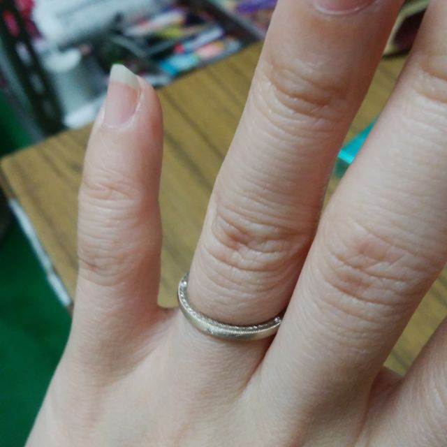 【AbHeri(アベリ)の口コミ】 私の肌色が、黄色味を帯びてるのでプラチナのキラキラしてるのが似合わな…