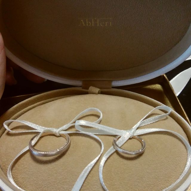 【AbHeri(アベリ)の口コミ】 私の肌色が、黄色味を帯びてるのでプラチナのキラキラしてるのが似合わな…