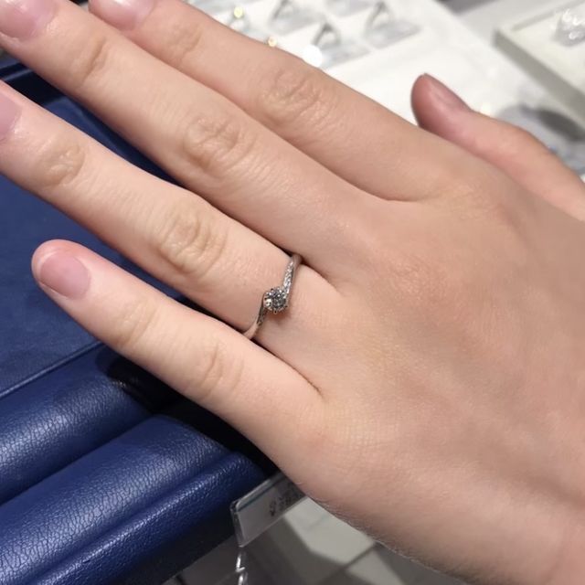 【銀座ダイヤモンドシライシの口コミ】 何店舗か他のブランドさんも回りましたが、ダイヤモンドシライシさんのお…