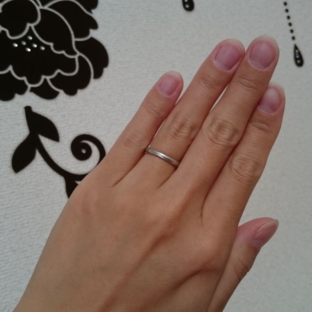 【4℃ BRIDAL(ヨンドシーブライダル)の口コミ】 元々結婚指輪はシンプルなデザインのプラチナが良いねと主人と決めていま…