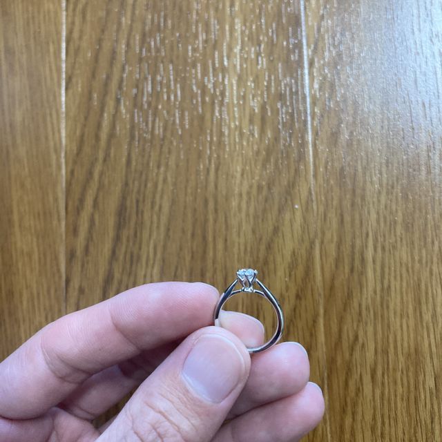 【銀座ダイヤモンドシライシの口コミ】 やはりデザインが良かったからです。
いろいろ周りましたが、ここがピンと…