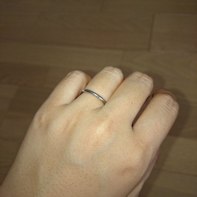 【4℃ BRIDAL(ヨンドシーブライダル)の口コミ】 結婚指輪は、これから毎日何十年もつけていくものなので、派手なものでな…