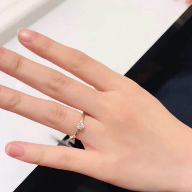 【4℃ BRIDAL(ヨンドシーブライダル)の口コミ】 シンプルでありながら洗練されたデザインが特徴的です。
ウェーブ系の指輪…