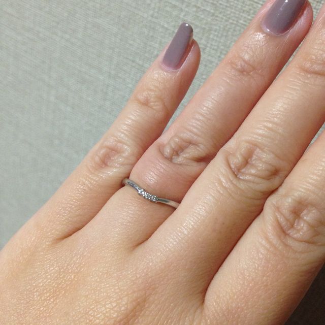 【アイプリモ(I-PRIMO)の口コミ】 つけた時に、指が細く見えること、リングは細身であること、婚約指輪とも…