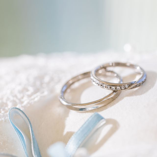 【銀座ダイヤモンドシライシの口コミ】 細身のキラキラした指輪を探していて巡り合ったのがこのジュノーという指…