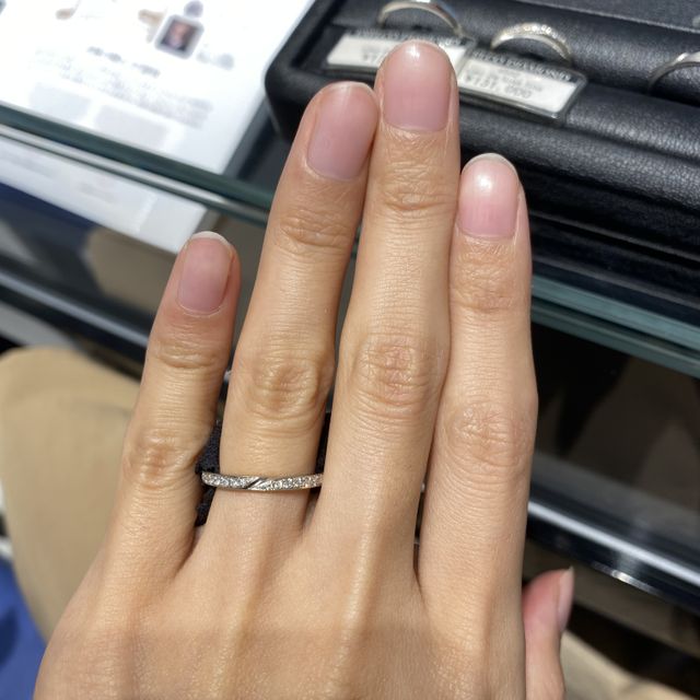 【エクセルコダイヤモンド(EXELCO DIAMOND)の口コミ】 真ん中にデザインがあるのが気に入り、エクセルコダイヤモンドの中で1番最…