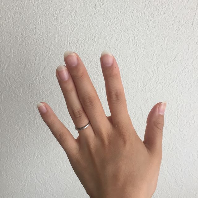 【4℃ BRIDAL(ヨンドシーブライダル)の口コミ】 わたしは手が小さく指も短いため、あまり派手なデザインにしてしまうと指…