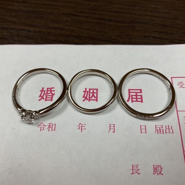 【4℃ BRIDAL(ヨンドシーブライダル)の口コミ】 彼女に似合うものを店員さんのおすすめを聞き、その中でピンときたものを…