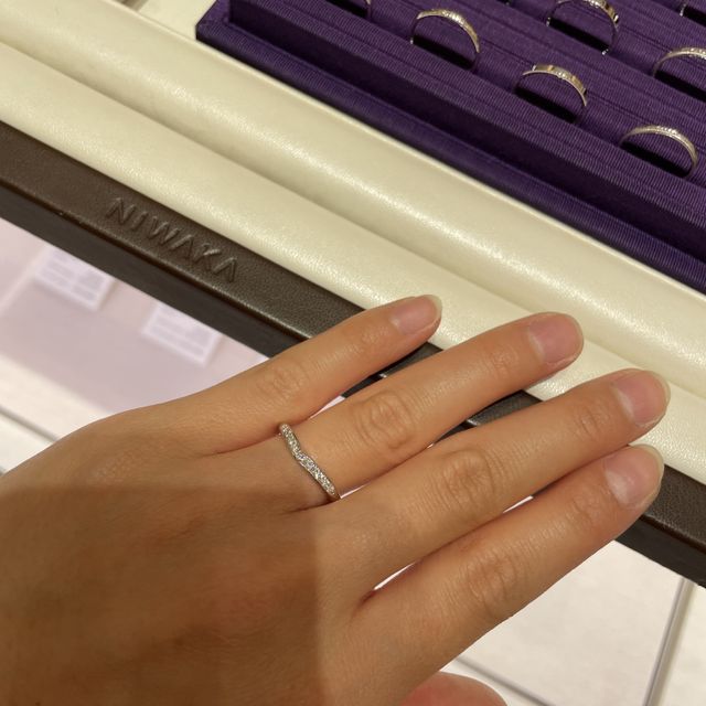 【俄(にわか)の口コミ】 婚約指輪と結婚指輪を選びに行きました。結婚指輪はハーフエタニティリン…