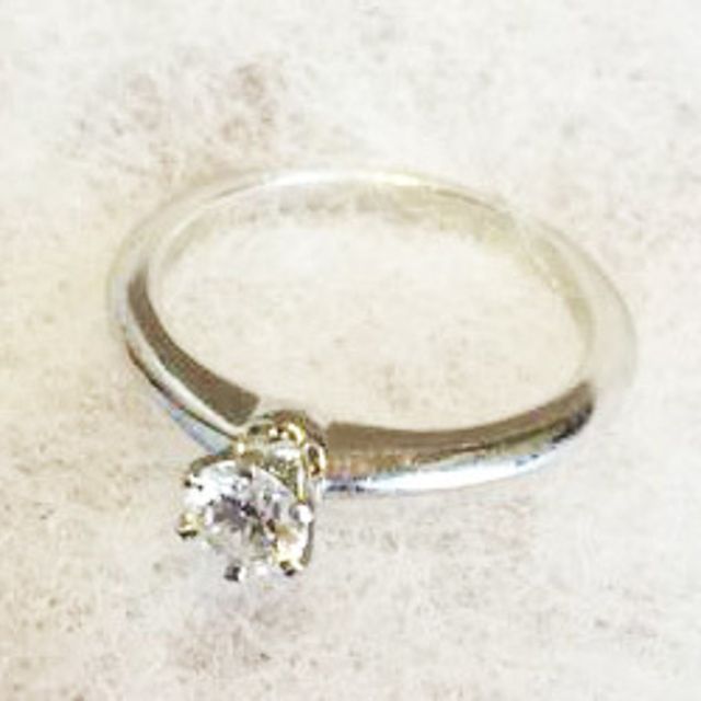 【ティファニー(Tiffany & Co.)の口コミ】 一生使う物なので、シンプルでも飽きのこない、存在感のあるデザインの物…