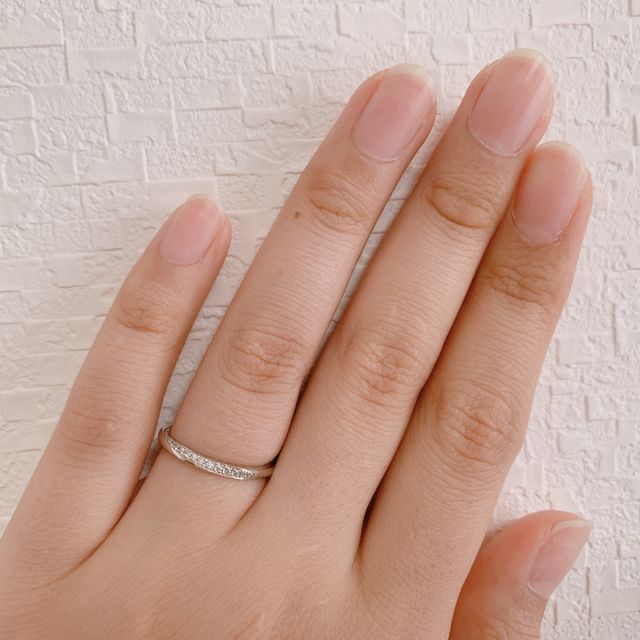 【銀座ダイヤモンドシライシの口コミ】 ウェーブの形の指輪を探していて、いろんな種類を着用しましたが、ウェー…