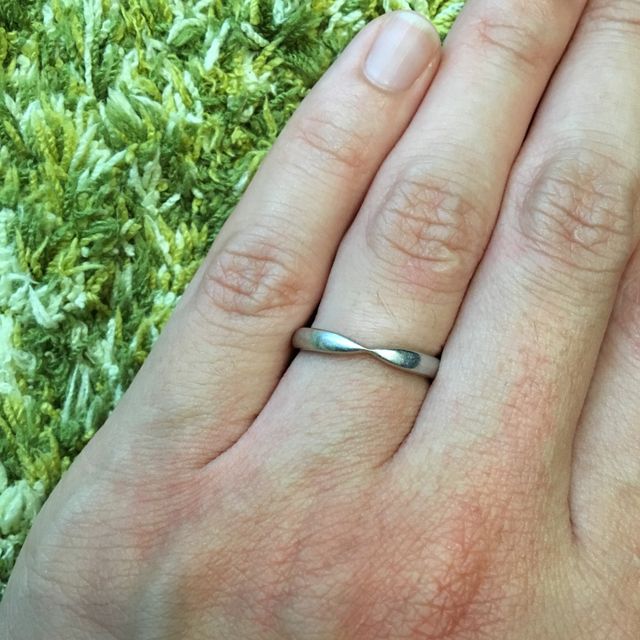 【ティファニー(Tiffany & Co.)の口コミ】 結婚指輪はティファニーがいいと最初から決めていました。シンプルでつけ…