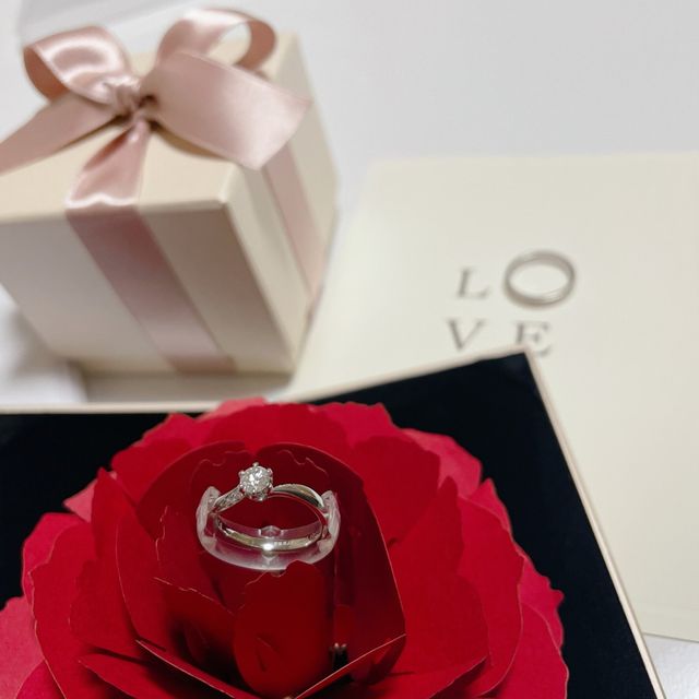 【アイプリモ(I-PRIMO)の口コミ】 手の形状にあったウェーブがあるということ、細い指にはめても大きすぎず…