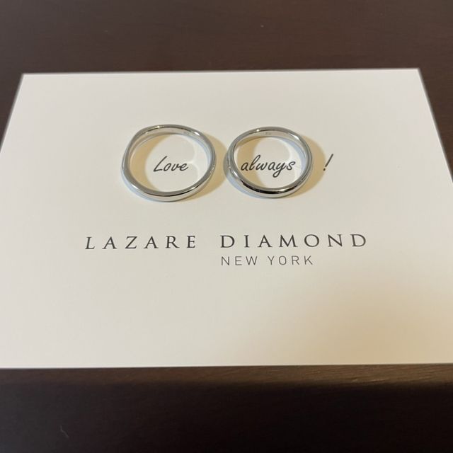 【ラザール ダイヤモンド(LAZARE DIAMOND)の口コミ】 キラキラした輝きのあるデザインが気に入りました。指のフィット感、軽さ…