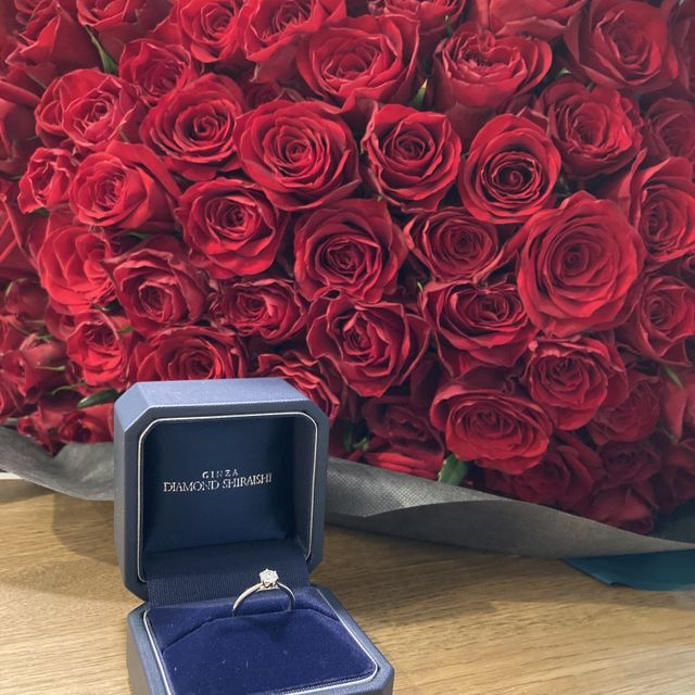 【銀座ダイヤモンドシライシの口コミ】 婚約指輪「プリュマージュチェリッシュ」羽をイメージしてデザインされた…