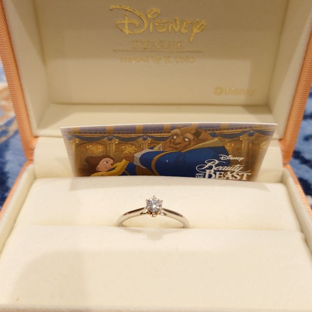 【ケイウノ ブライダル(K.UNO BRIDAL)の口コミ】 ケイウノさんのディズニー婚約指輪は、デザインがディズニーの世界観を出…