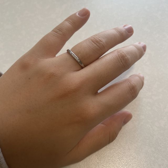 【銀座ダイヤモンドシライシの口コミ】 最初は海外ブランドを検討していましたが、つけ心地の良さや指輪の内側に…