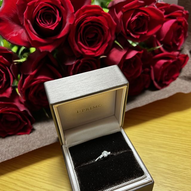 【アイプリモ(I-PRIMO)の口コミ】 婚約指輪を探すにあたり、さまざまなブランドを検討しました。店舗に実際…