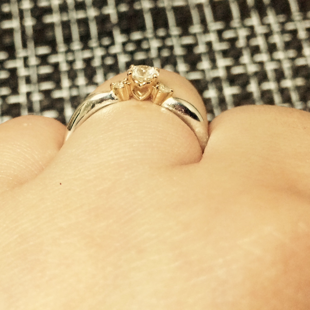 【festaria bijou SOPHIA(フェスタリア ビジュソフィア)の口コミ】 キラキラ輝くエンゲージリングに一目惚れで購入しました。横からみるとハ…