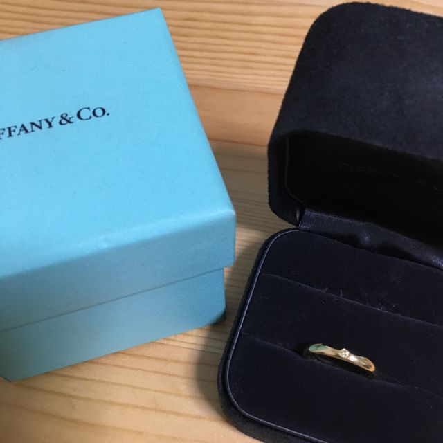 【ティファニー(Tiffany & Co.)の口コミ】 ゴールドの指輪で探しておりました。みんなと同じではつまらないなぁとネ…