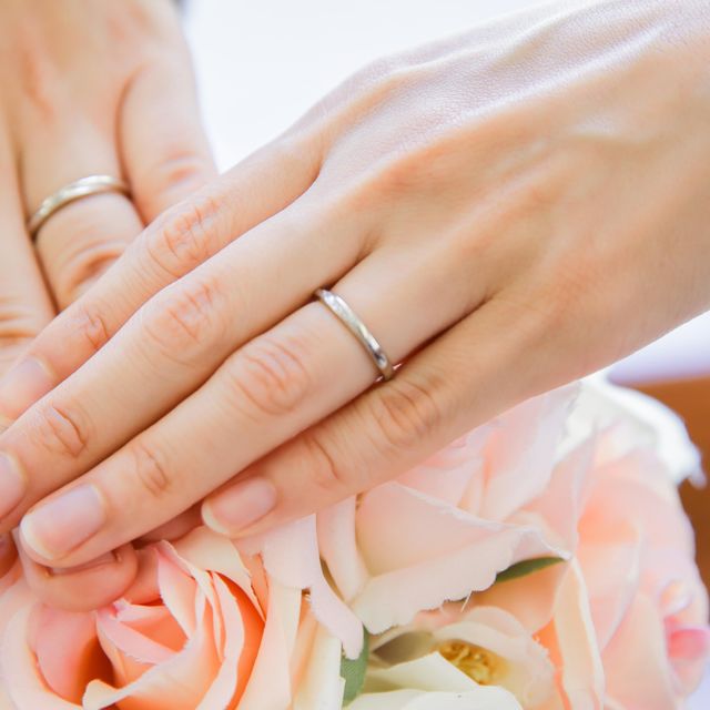 【銀座ダイヤモンドシライシの口コミ】 細めでキレイめ、毎日つけても派手でないような日本人向けの結婚指輪を探…
