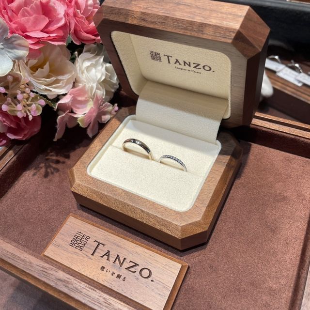 【TANZO.(鍛造指輪)の口コミ】 もともと私(新婦)がエタニティリング希望だったのですが石落ちが心配でし…