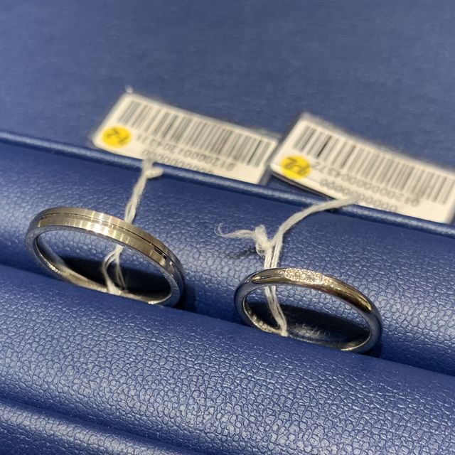 【銀座ダイヤモンドシライシの口コミ】 tear of lilyというペアリングです。ペアですがそこまで2つの柄が似ていな…