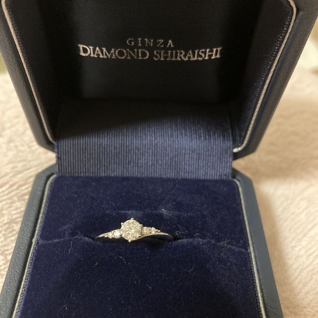 【銀座ダイヤモンドシライシの口コミ】 何件か周った中で最後に訪問したお店で購入を決めました。
ずっと悩んでい…