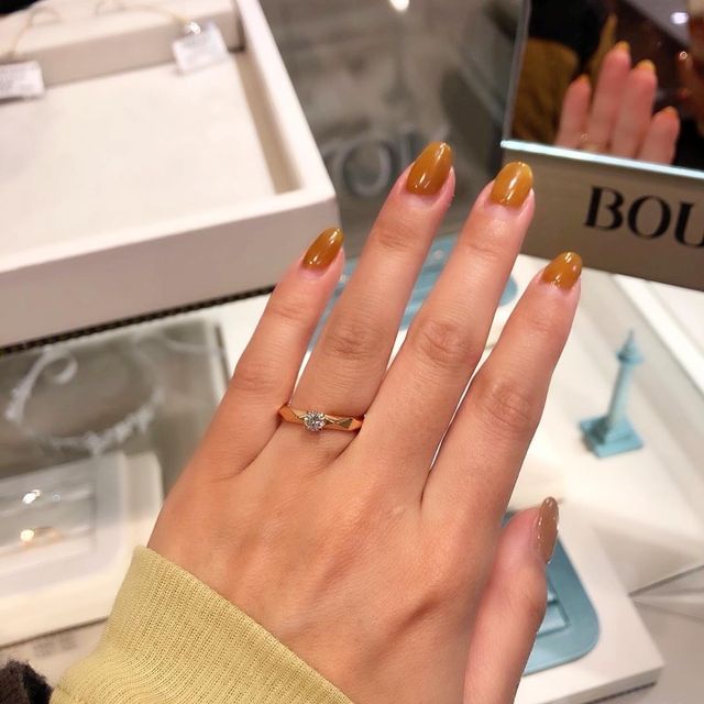 【ブシュロン(BOUCHERON)の口コミ】 いかにも婚約指輪！というデザイン以外で探していたのでとても惹かれまし…