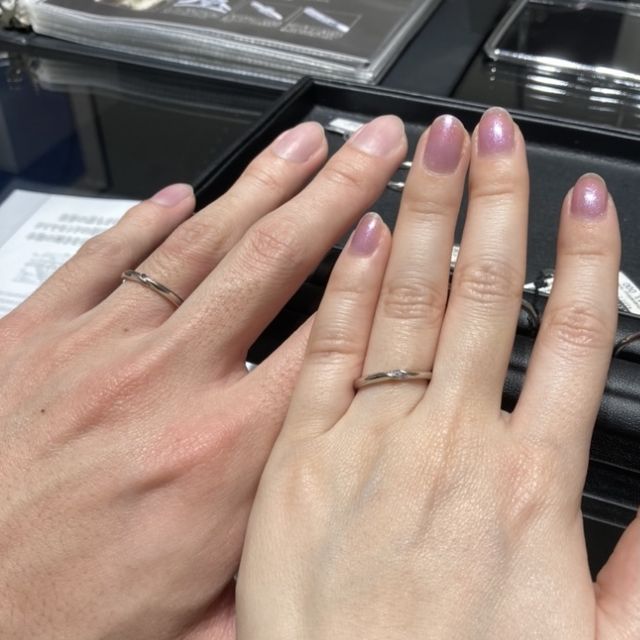 【エクセルコダイヤモンド(EXELCO DIAMOND)の口コミ】 指輪はストレートタイプのものを中心に探していました。ストレートの中で…