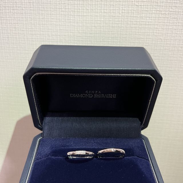 【銀座ダイヤモンドシライシの口コミ】 2人ともデザインは少し丸みのあるAnolyuを選びました。少し細めのデザイン…