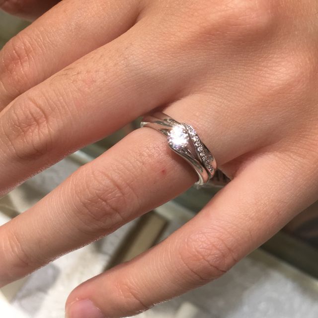 【A・D・A(エー・ディー・エー)の口コミ】 セットリング・・・一粒のダイヤモンドにまっすぐのリング、いわゆる王道…