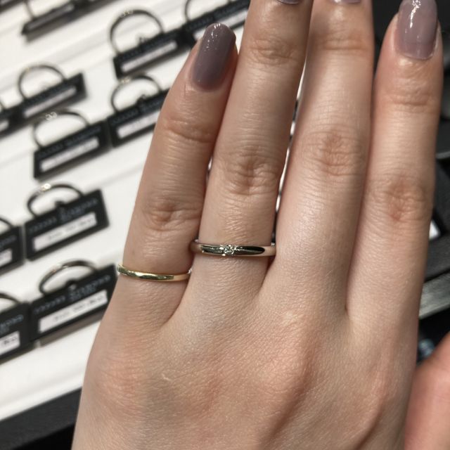 【ラザール ダイヤモンド(LAZARE DIAMOND)の口コミ】 シンプルで王道、飽きのこないデザインが多いと思います。プラチナの重厚…