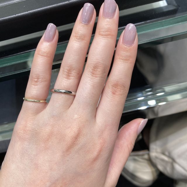 【ラザール ダイヤモンド(LAZARE DIAMOND)の口コミ】 シンプルで王道、飽きのこないデザインが多いと思います。プラチナの重厚…