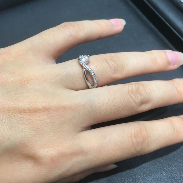 【VENUS TEARS(ヴィーナスティアーズ)の口コミ】 他のブランドでは見たことのない、大胆なエンゲージリングのデザインがお…