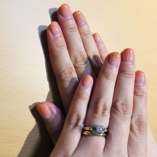 【カルティエ(Cartier)の口コミ】 婚約指輪はプラチナでしたが、結婚指輪についてはお互いの肌の色味から、…