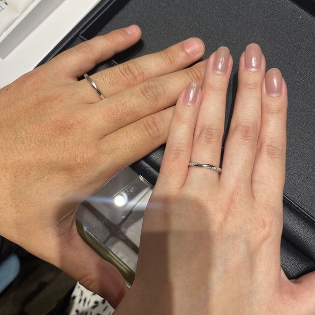 【エクセルコダイヤモンド(EXELCO DIAMOND)の口コミ】 細さやダイヤの綺麗さ、ダイヤの位置、婚約指輪との相性がいいかなどのデ…