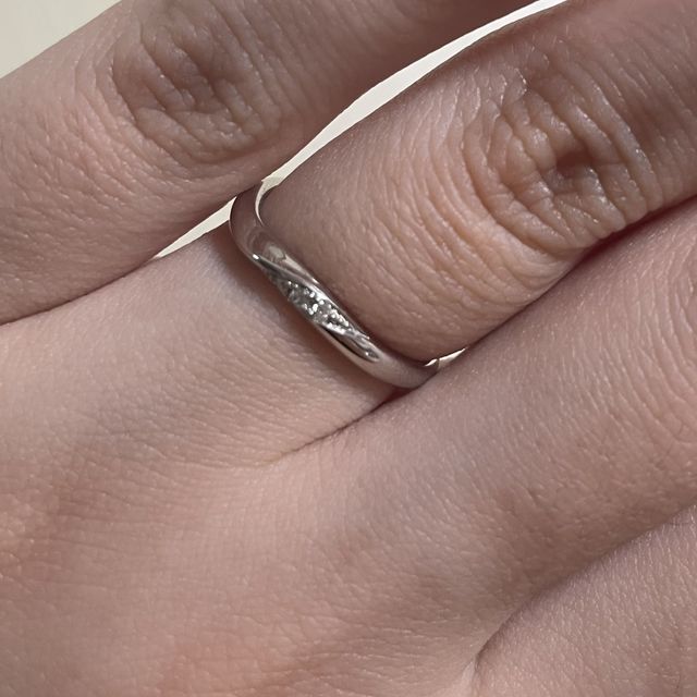 【ケイウノ ブライダル(K.UNO BRIDAL)の口コミ】 見た目がシンプルで綺麗なのと、リサータの意味がイタリア語で“笑顔…