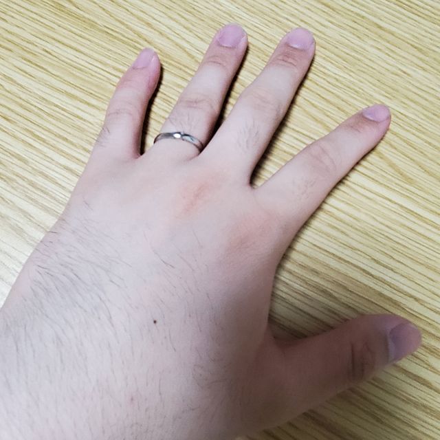 【銀座ダイヤモンドシライシの口コミ】 デザインが素晴らしくて、着用時の感覚が一番よかったからです。指輪は、…
