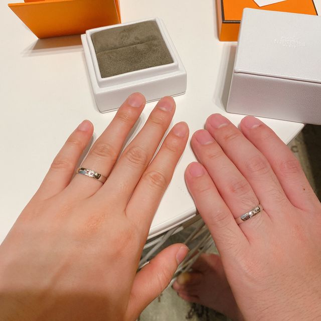 【エルメス(HERMES)の口コミ】 シンプルながらもエルメスらしいデザイン
おそろいのデザインで、片方はダ…