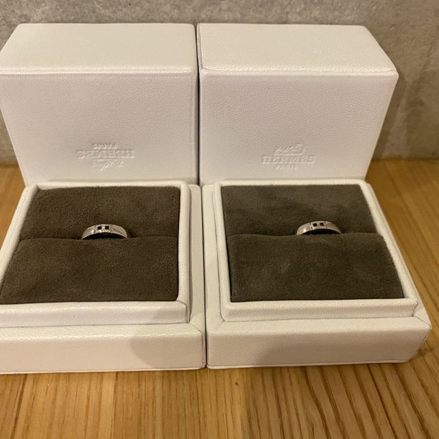 【エルメス(HERMES)の口コミ】 シンプルながらもエルメスらしいデザイン
おそろいのデザインで、片方はダ…